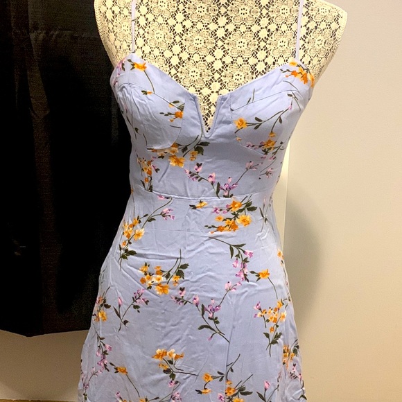 Beautiful Dress - Picture 2 of 2